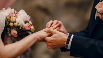 Namensänderung nach Hochzeit: Regeln in der Schweiz
